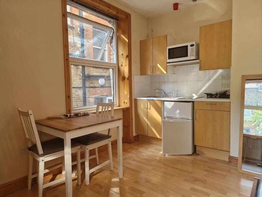 Bright studio apartment Highgate Apartment in London