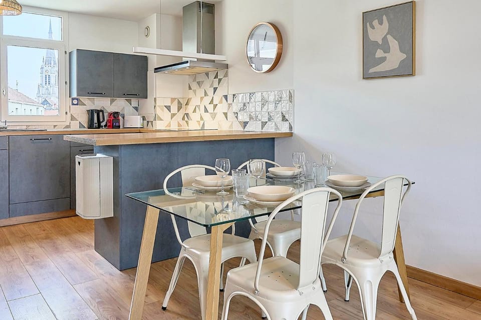 Bright apartment in hypercenter with parking Apartment in Hauts-de-France