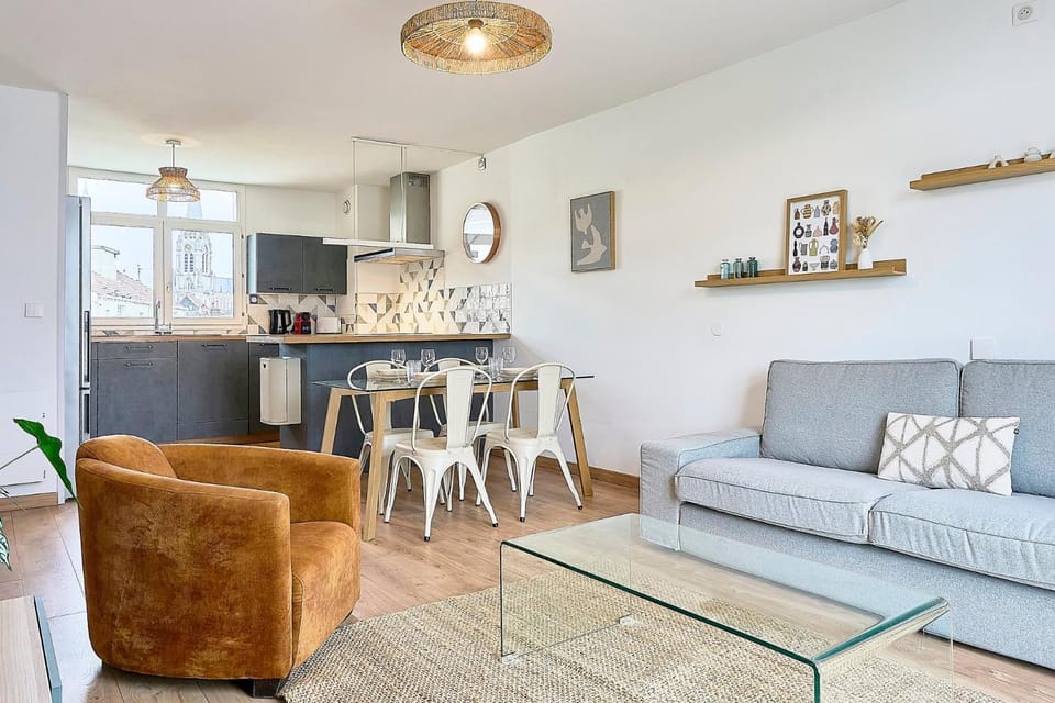 Bright apartment in hypercenter with parking Apartment in Hauts-de-France