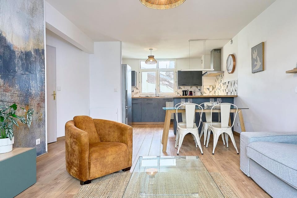 Bright apartment in hypercenter with parking Apartment in Hauts-de-France