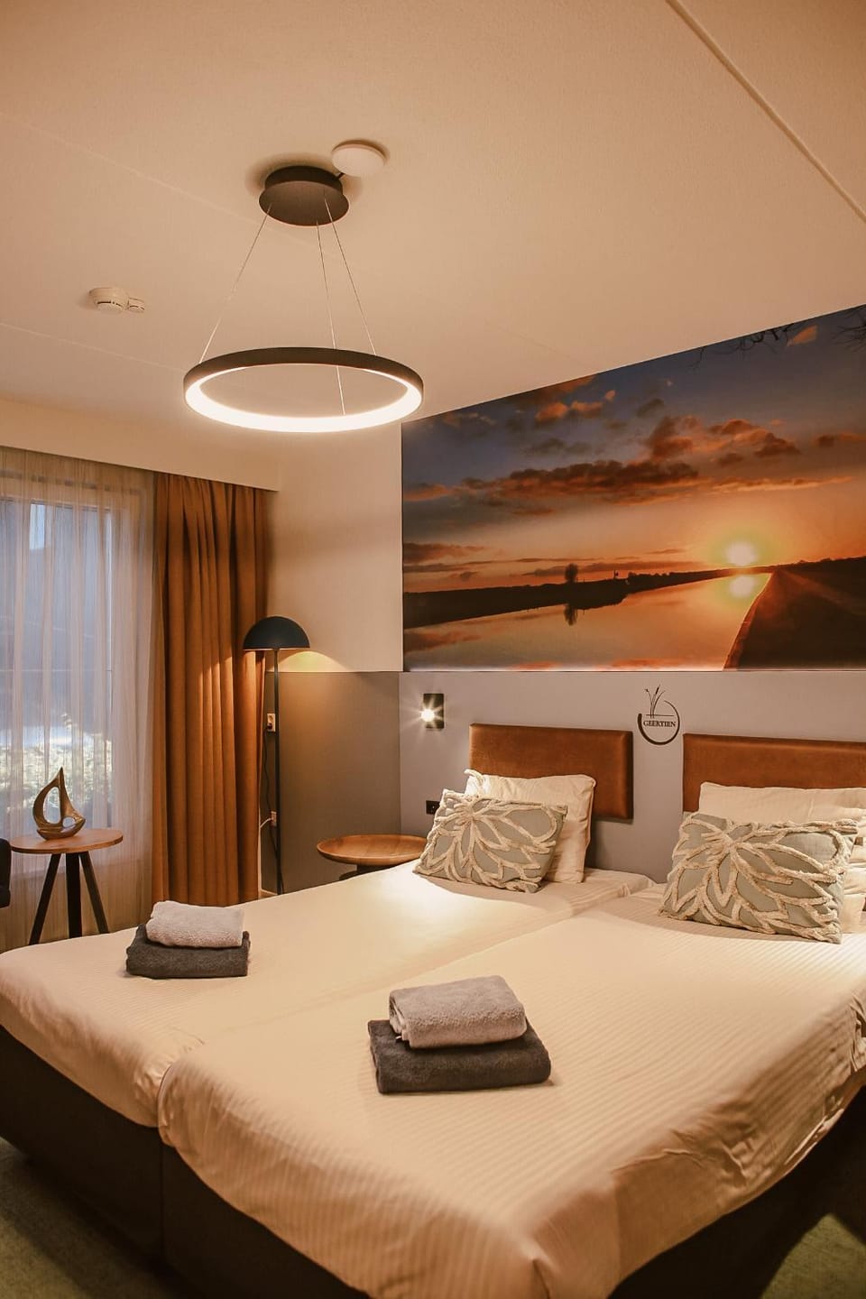 Property building, Bed, Photo of the whole room, Bedroom