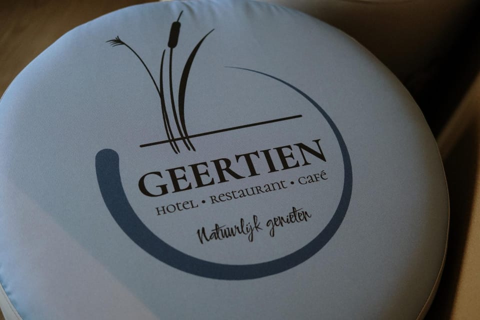 Property logo or sign, Decorative detail, Seating area, Logo/Certificate/Sign, furniture