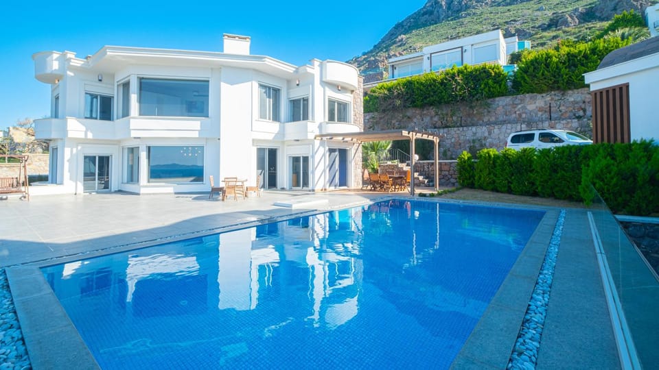 Property building, Swimming pool