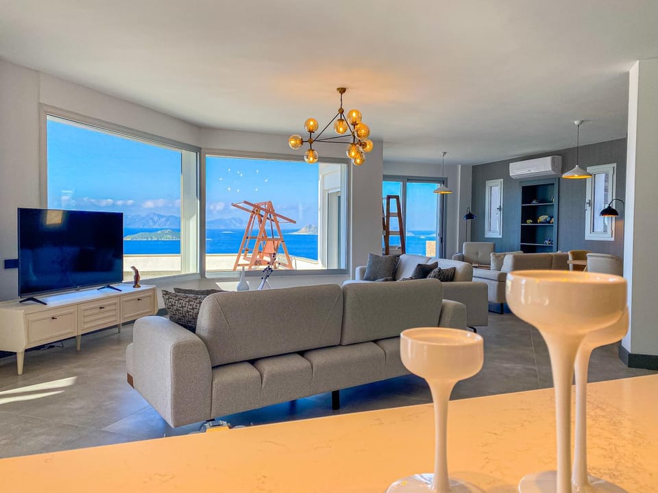 Communal lounge/ TV room, Seating area, Sea view