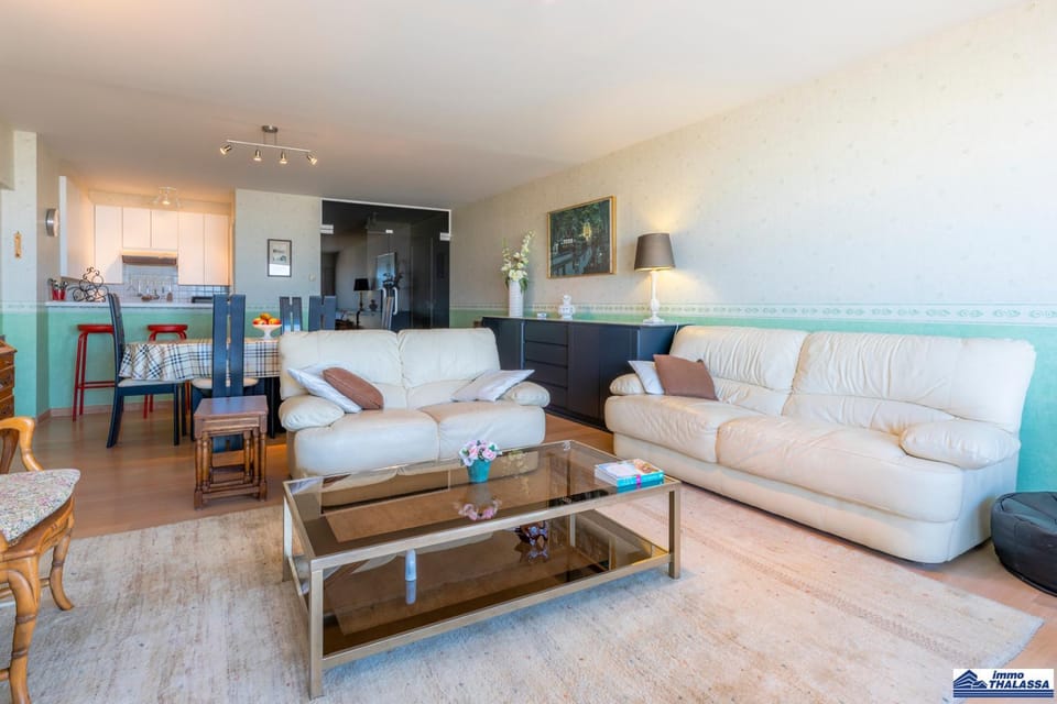 Astoria Palace 0101 - 2 bedrooms 5p - centrally located on the promenade sea view Apartment in De Panne