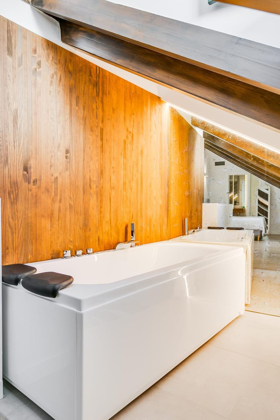 Hot Tub, Photo of the whole room