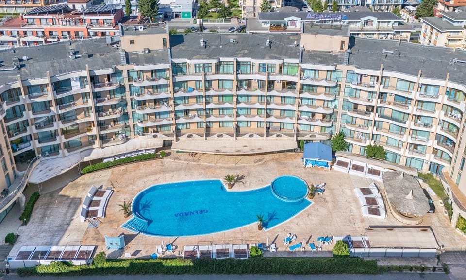 Property building, Swimming pool