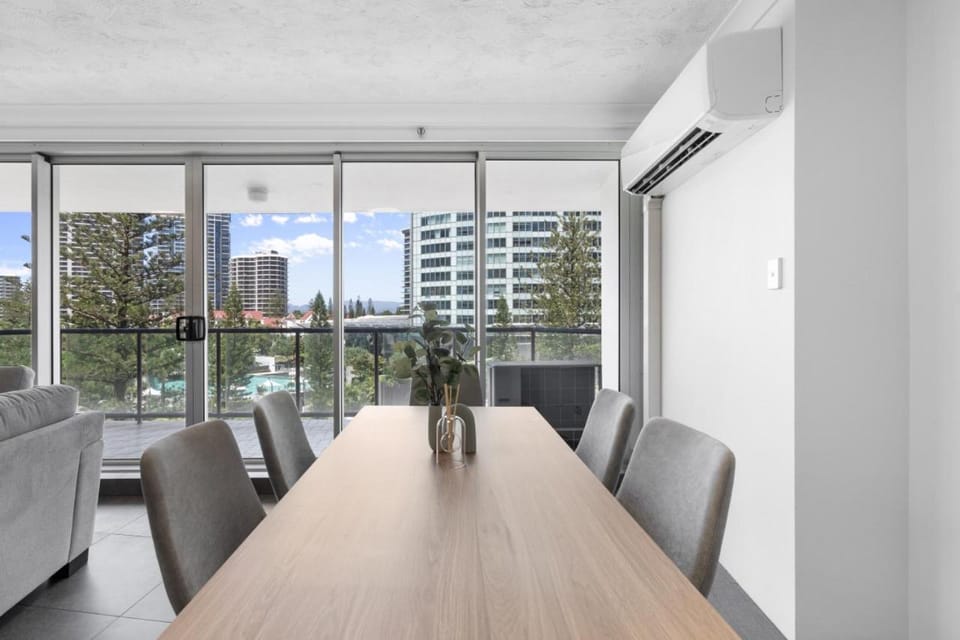 The Peninsula - Modern Beach Front 2BDR with Parking, Pool & Tennis Apartment in Surfers Paradise