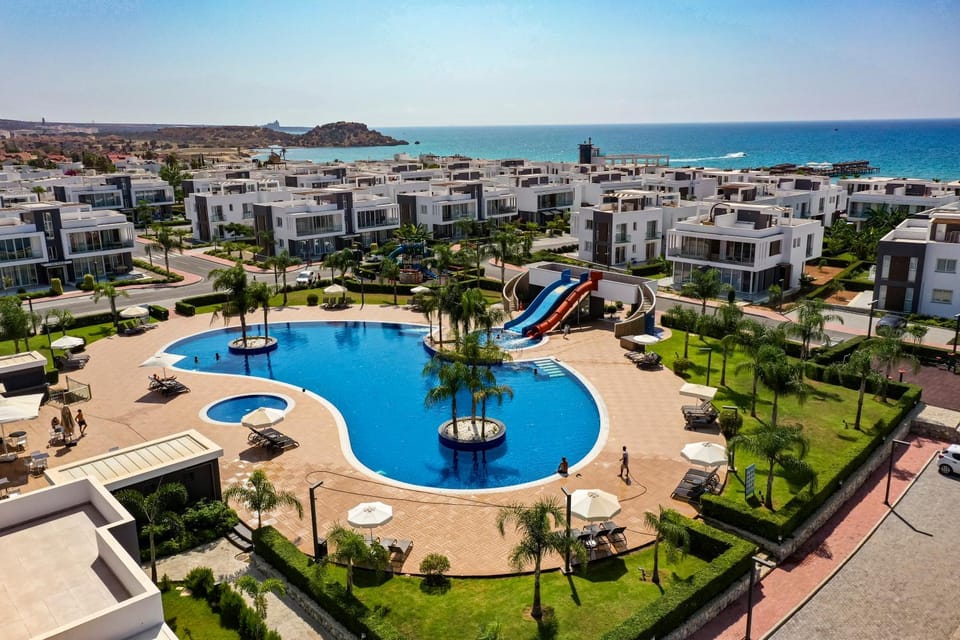 Neighbourhood, Natural landscape, Fitness centre/facilities, Beach, Aqua park, On site, Sea view, Swimming pool, Family