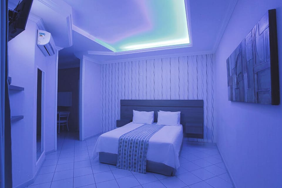 Bed, TV and multimedia, Photo of the whole room