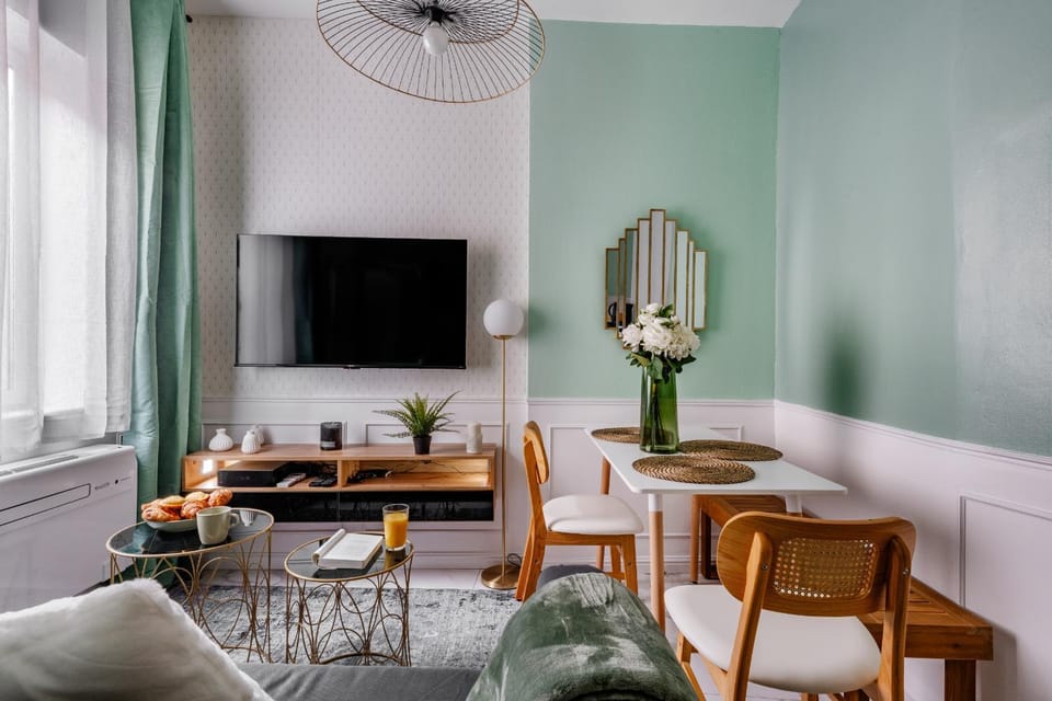 Living room, Seating area, Dining area