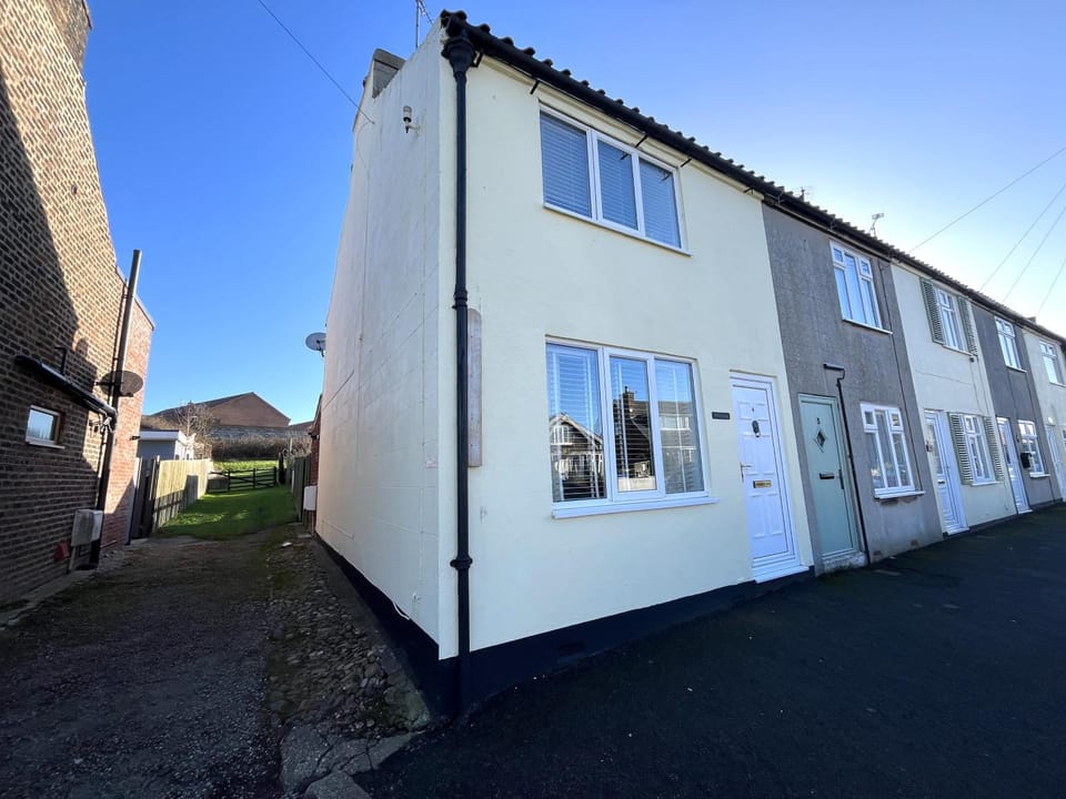 Delightful Cockle Cottage House in Flamborough