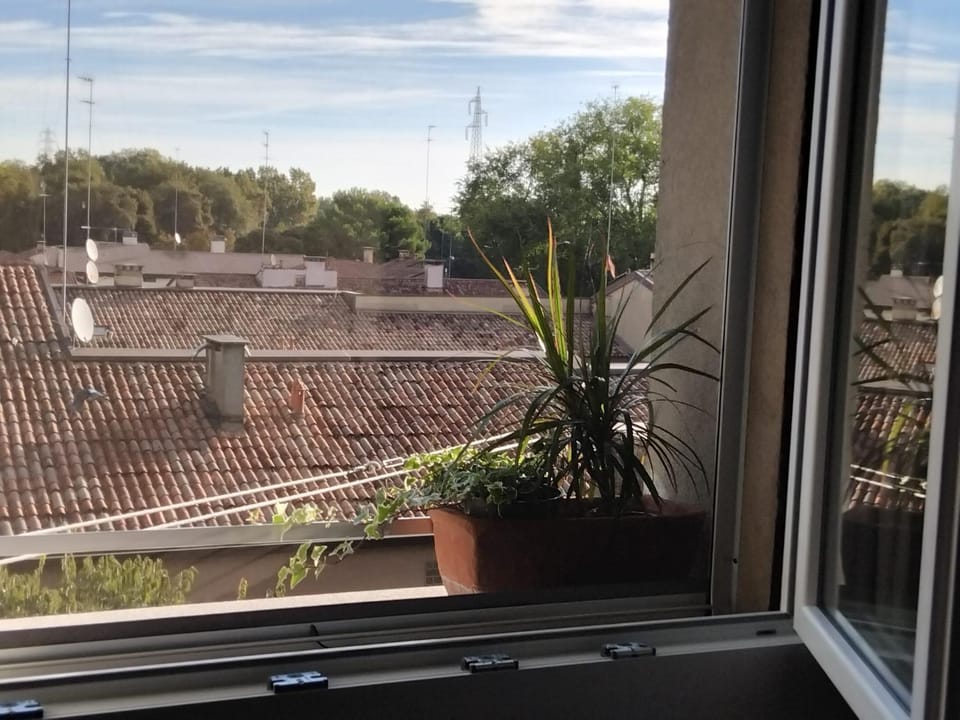 Private room and bathroom close to Piazzale Roma in Venice Mestre Bed and Breakfast in Venice