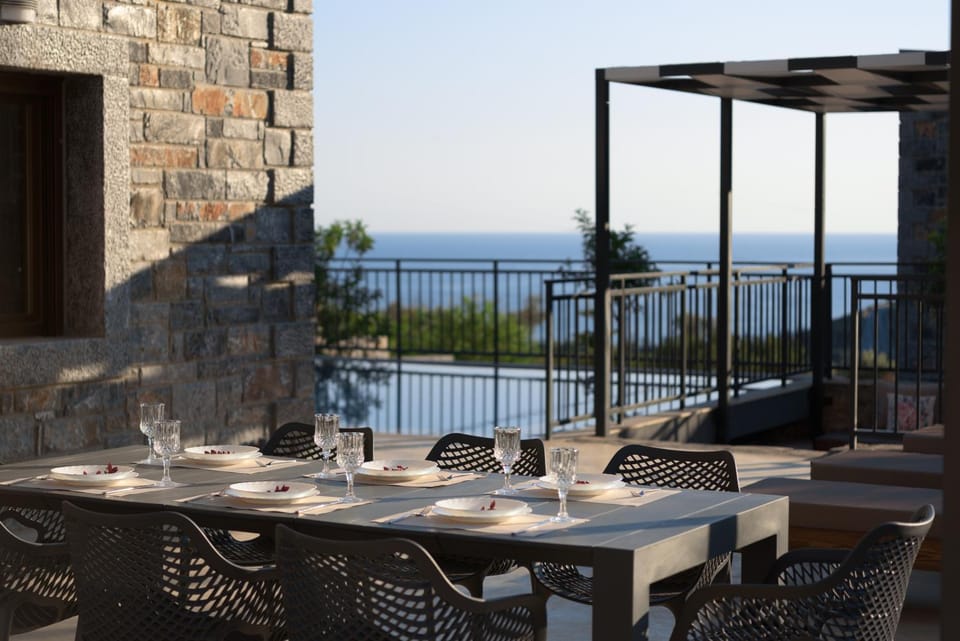 View (from property/room), Dining area, Pool view, Sea view