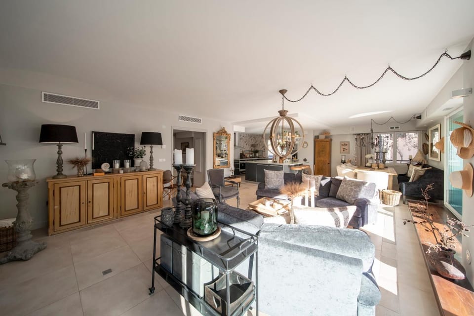 Cannes Luxury Rental - Pretty 3 bedroom apartment to rent with 50m terrace Apartment in Cannes