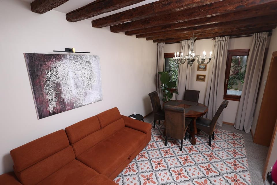 Wow garden in the heart of Venice Apartment in Venice
