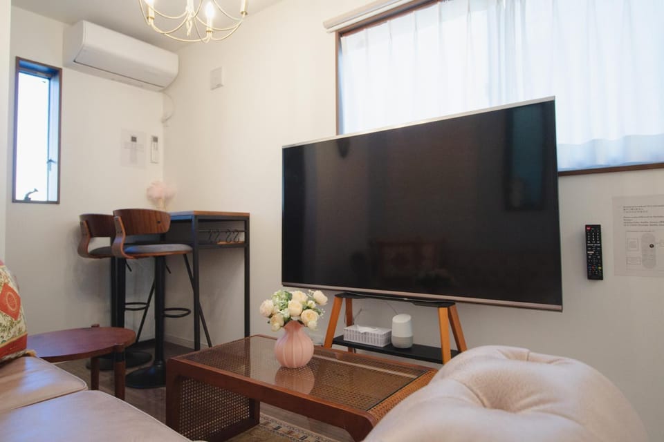 Communal lounge/ TV room, Bed, TV and multimedia, Living room, Evening entertainment, hair dresser, air conditioner