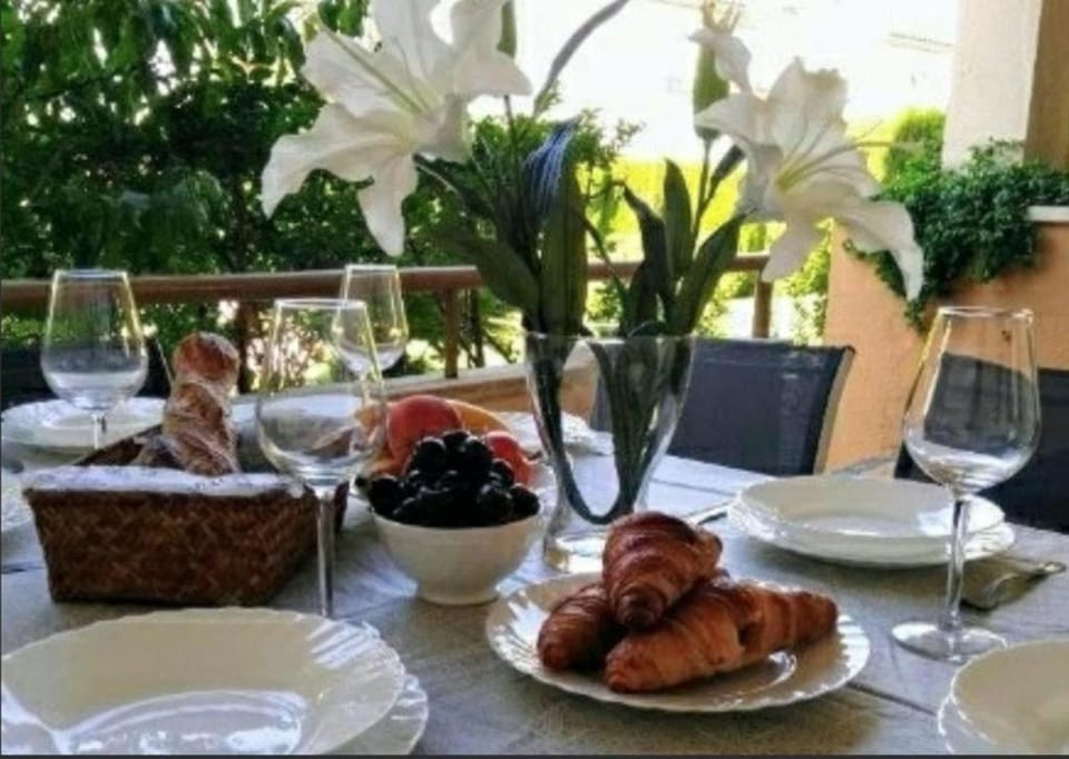 Property building, Swimming pool, Breakfast
