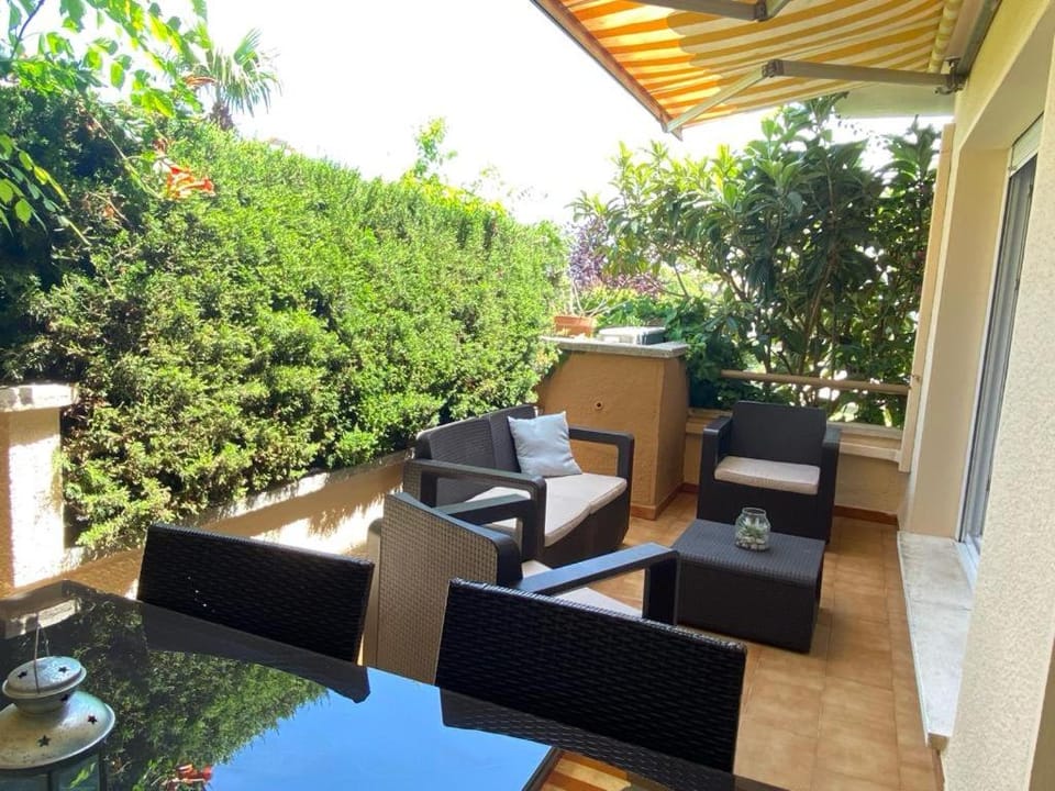 Patio, Day, Garden, View (from property/room), Balcony/Terrace, Living room, Seating area, Windsurfing, Garden view, internet, internet, internet