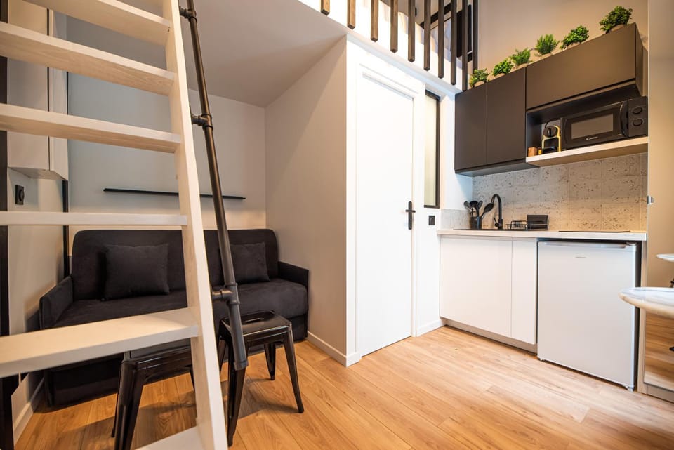 Kitchen or kitchenette, Living room
