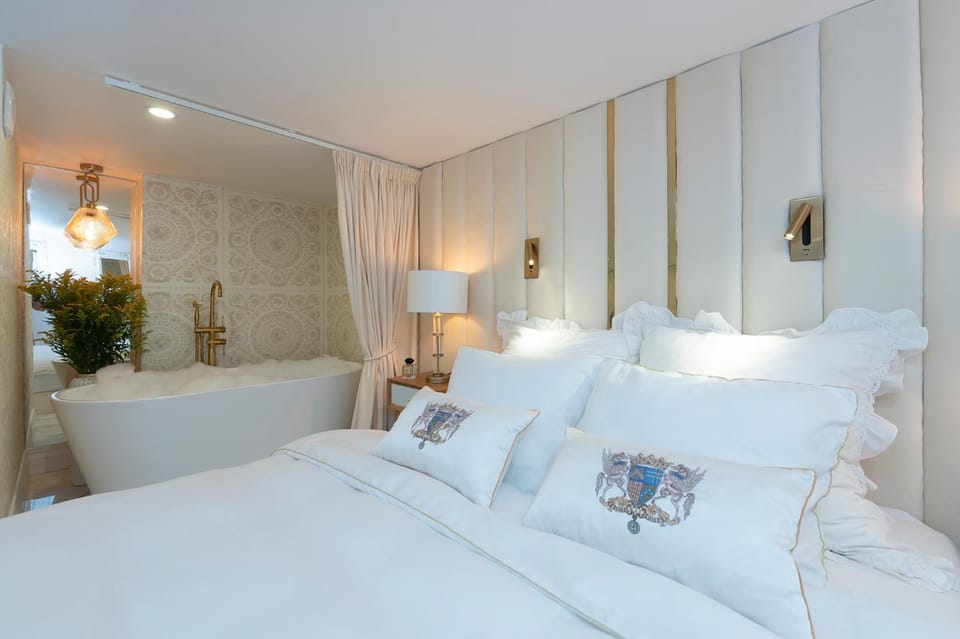 Bed, Photo of the whole room, Bedroom