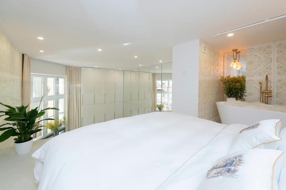 Bed, Photo of the whole room, Bedroom