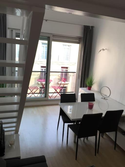 Duplex près des Champs-Élysées Apartment in Paris