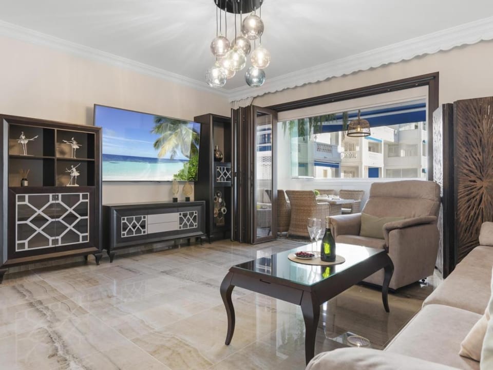 Espacioso apartamento en 1ª línea de playa Apartment in Marbella