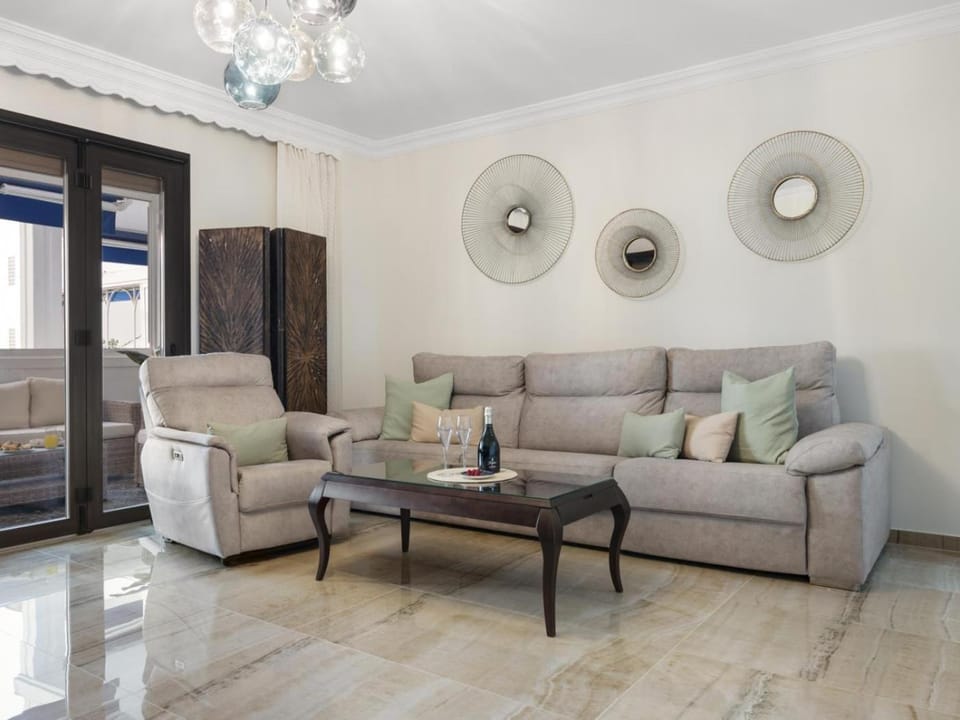 Espacioso apartamento en 1ª línea de playa Apartment in Marbella