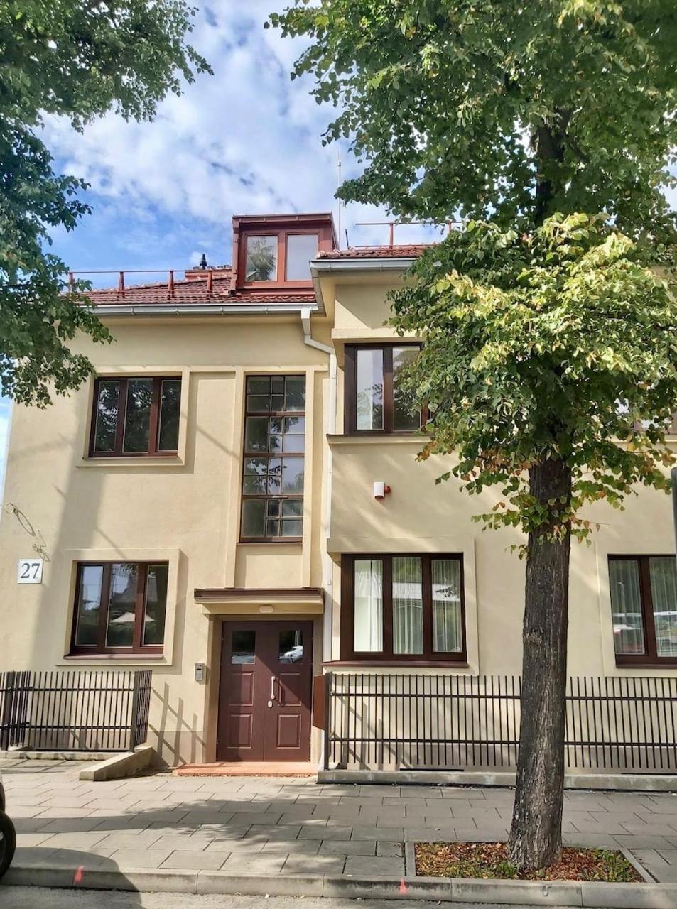 Property building, Facade/entrance