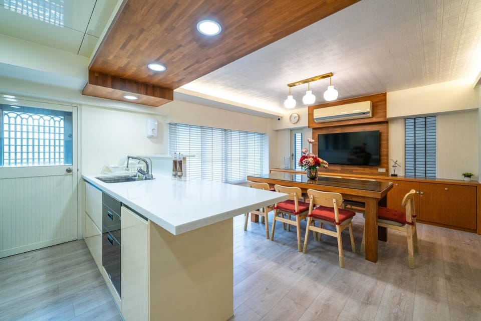 Restaurant/places to eat, TV and multimedia, Kitchen or kitchenette, Dining area, minibar, Internal: Not applicable to any particular room