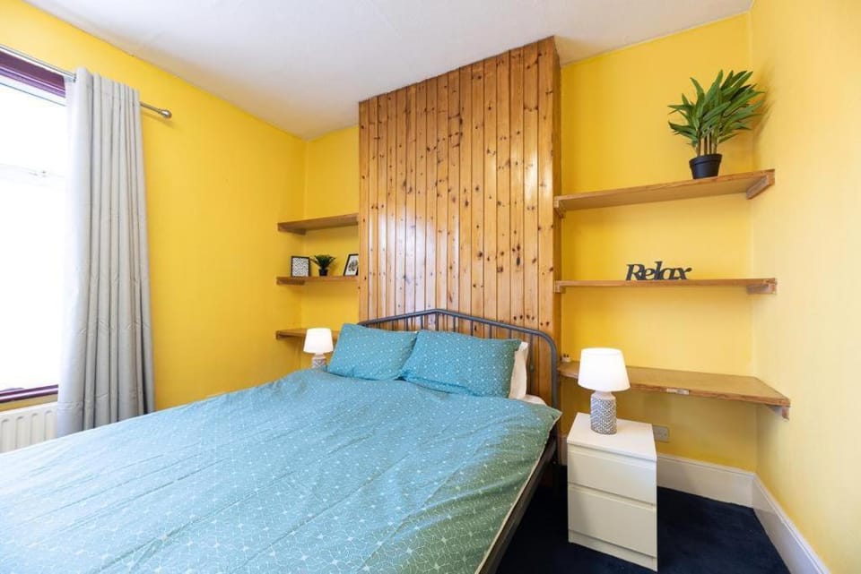 Barking Road Comfy House Vacation rental in London