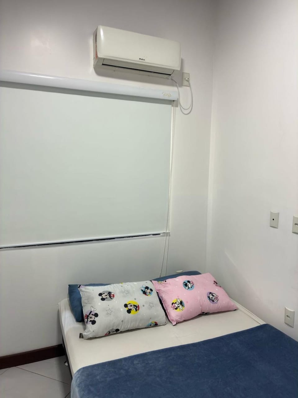 Photo of the whole room, Bedroom, air conditioner