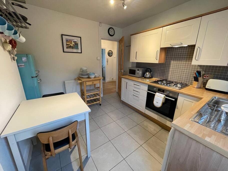 Beautiful 2 bedroom apartment with estuary views Apartment in Deganwy