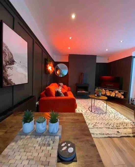 Hot Tub, King Bed, Central, Modern Beach House House in Cleethorpes