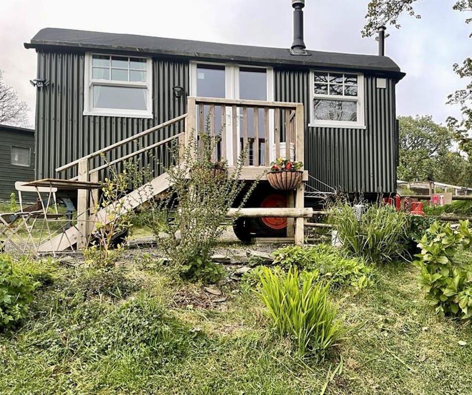1 Bedroom Cabin Sleeps 2 Private Garden WiFi Cabin in England