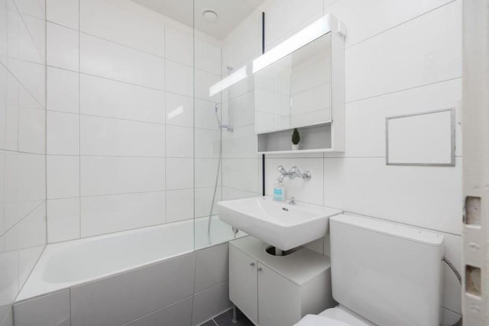 Shower, Toilet, Bathroom, Bath