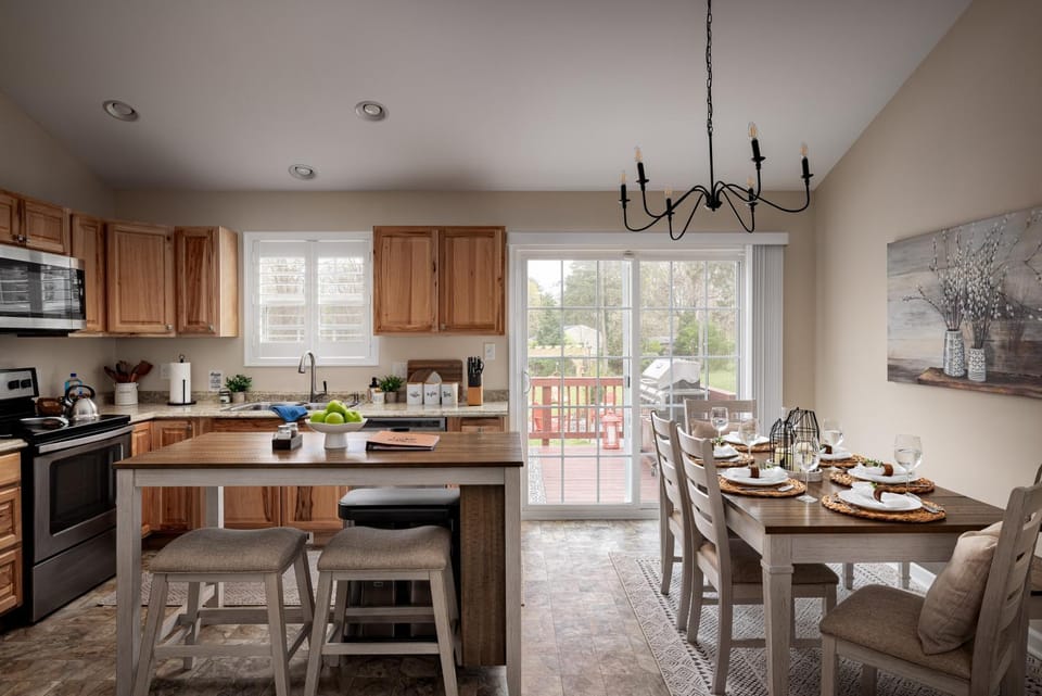Kitchen or kitchenette, Seating area, Dining area, dishwasher, oven, stove, toaster