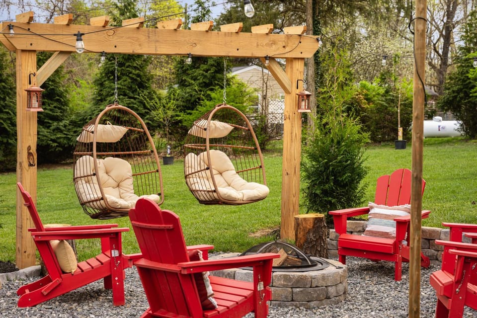 Day, Natural landscape, Garden, Seating area, Garden view
