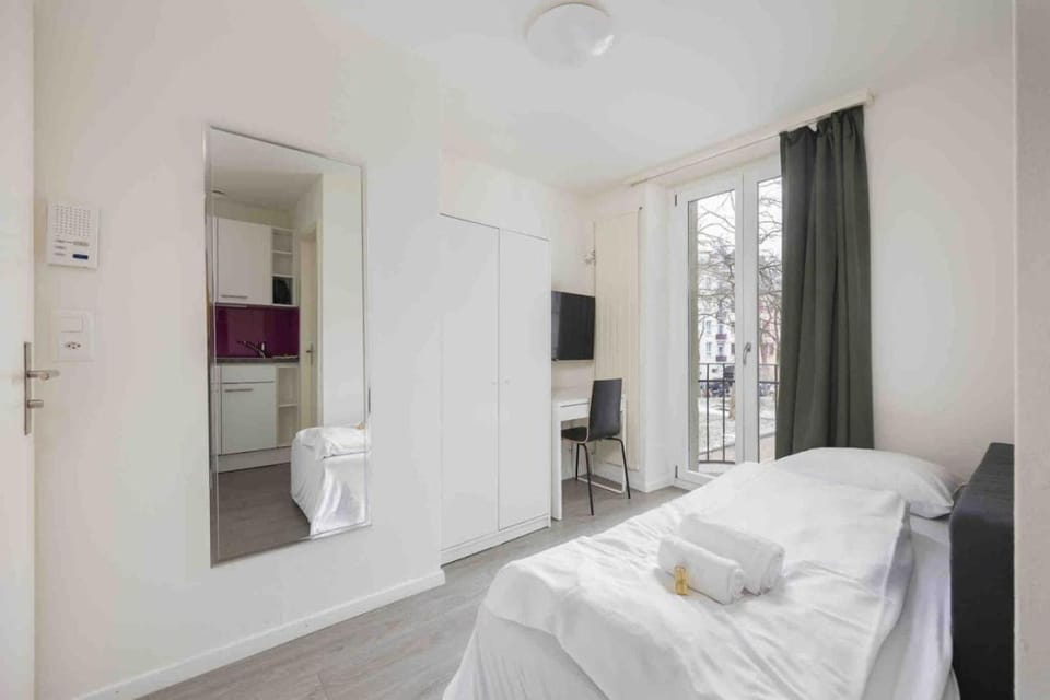 Bed, Bathroom, Photo of the whole room, Bedroom, towels