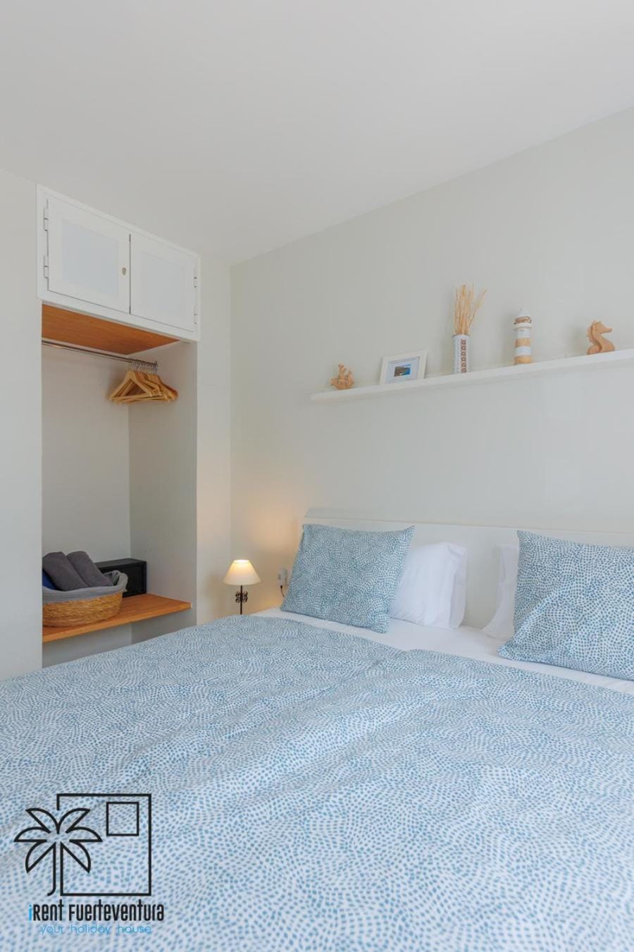 Bed, Photo of the whole room, Bedroom, internet, safe, towels, wardrobe
