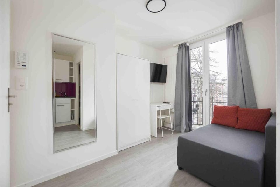 TV and multimedia, Seating area, Evening entertainment, wardrobe