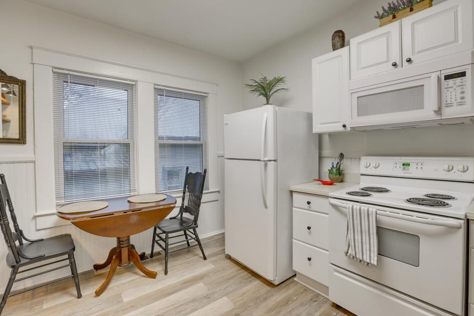 Extended Stays Welcome! Home 1 Block to Avondale House in Birmingham