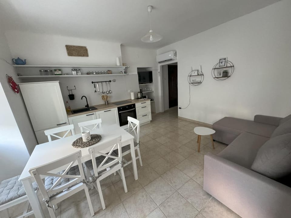 Kitchen or kitchenette, Living room, Dining area, kitchen
