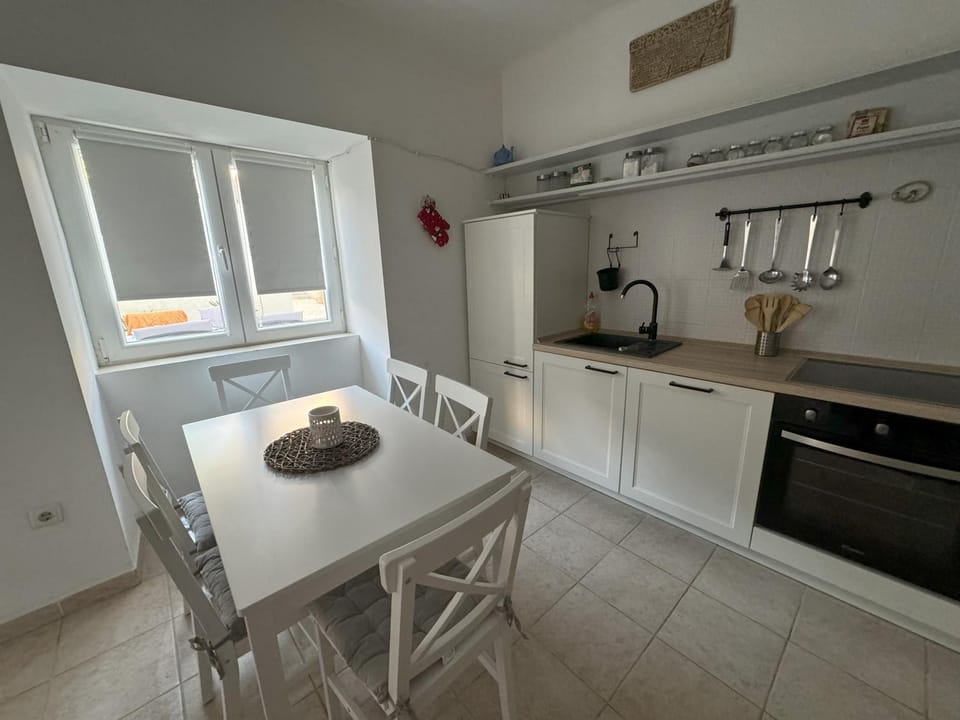 Kitchen or kitchenette, Dining area, kitchen