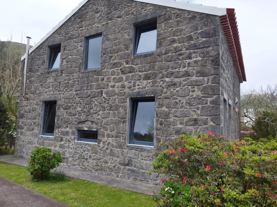 Casa dos Platanos-Family Home House in Azores District