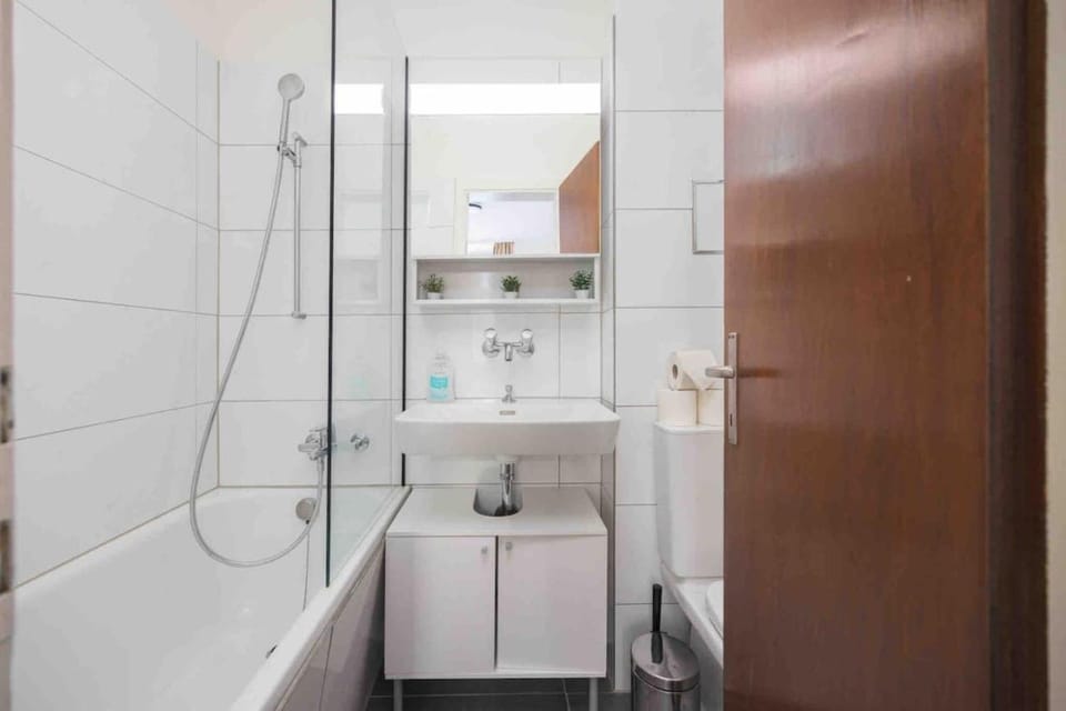 Bathroom, Bath, towels