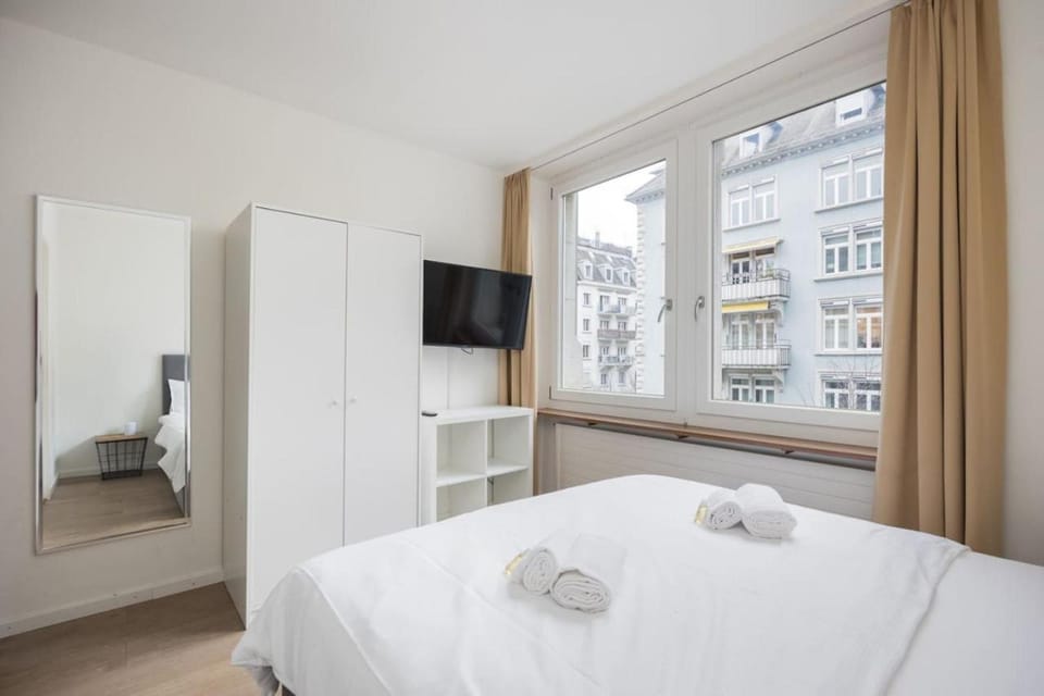 Bed, TV and multimedia, hair dresser, towels