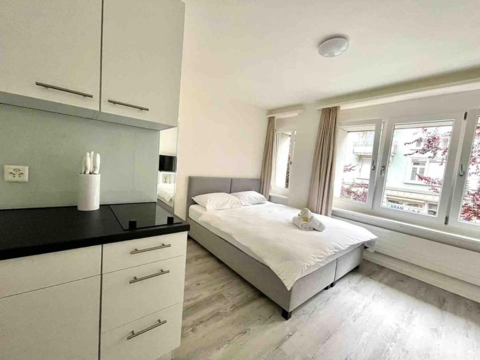 Bed, Kitchen or kitchenette, Bedroom