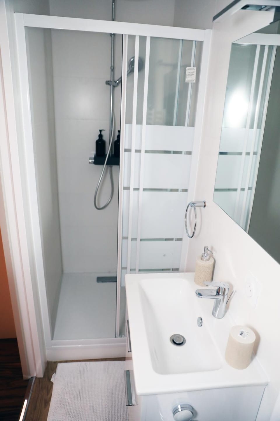 Shower, towels